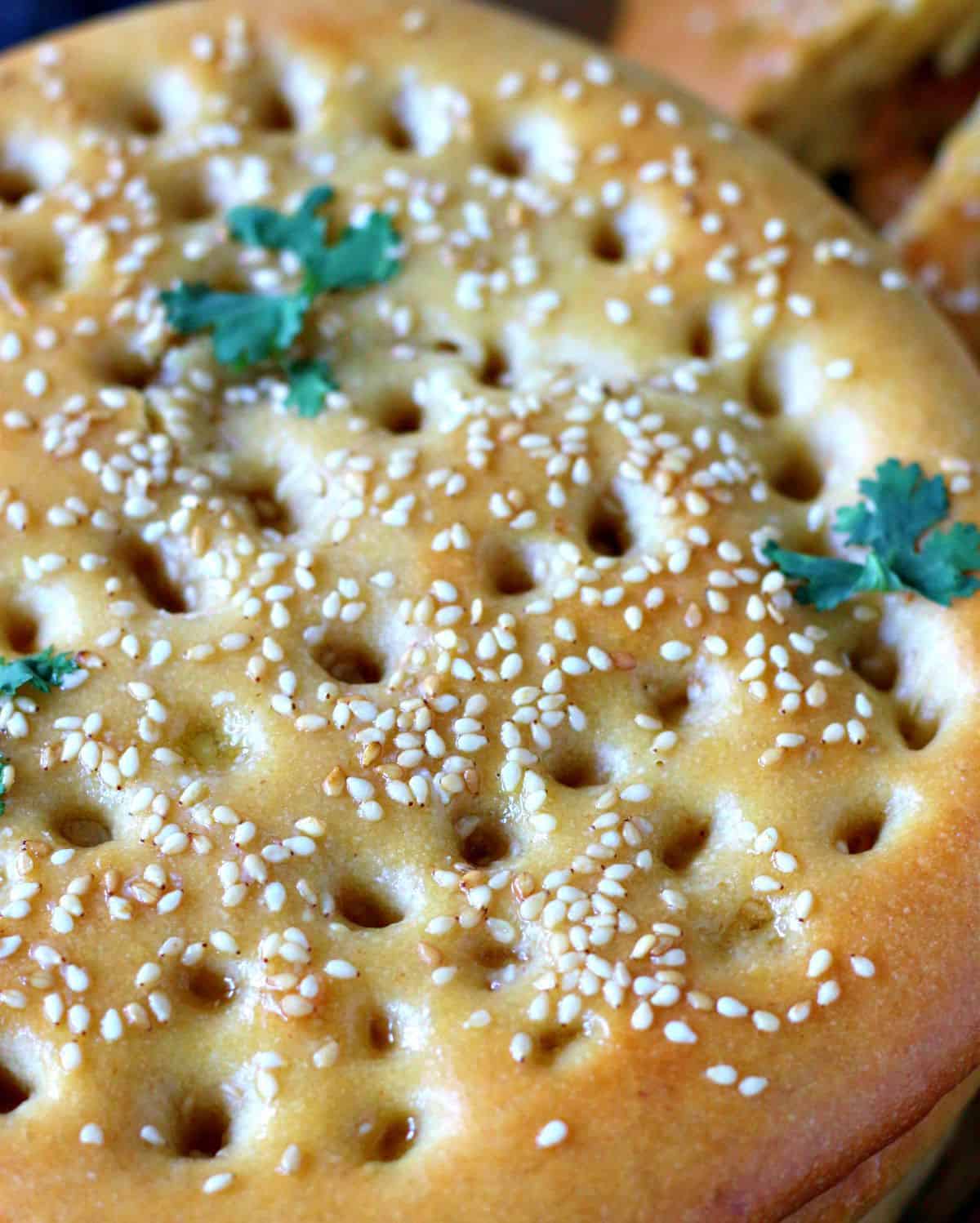 Roghni Naan with sesame seeds (closeup)