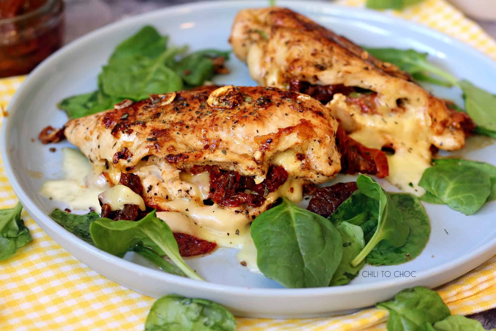 Stuffed chicken with sundried tomatoes, Gouda and baby spinach