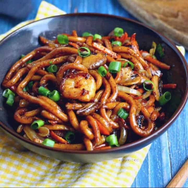 Yaki Udon with Shrimp (Japanese Stir Fried Noodles) Chili to Choc