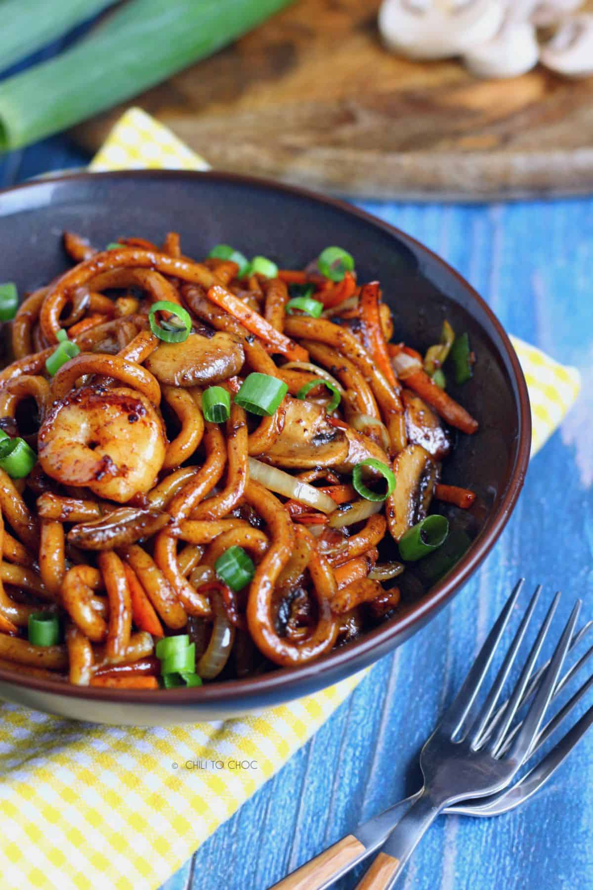 Yaki Udon with shrimp and garnished with spring onions