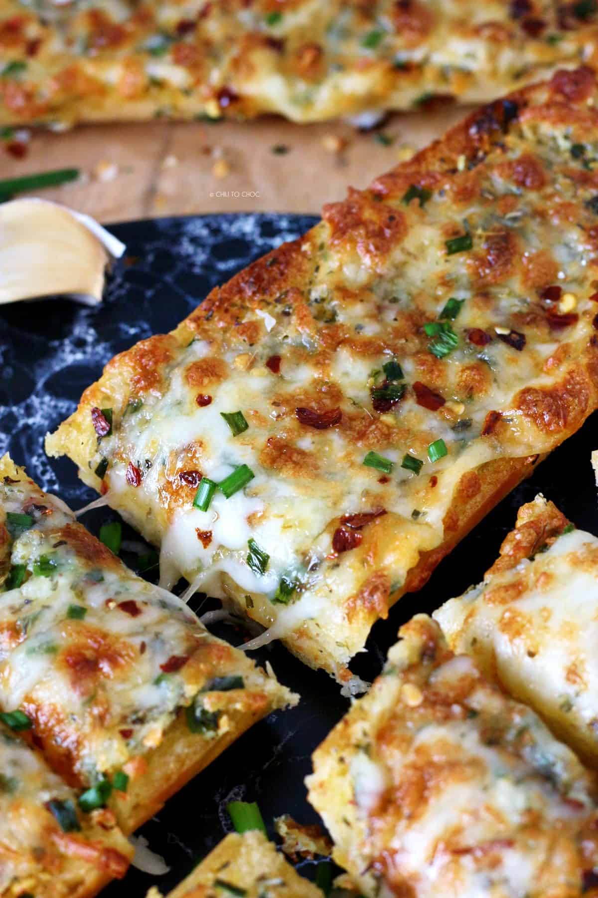 Toasted garlic bread with cheese pull