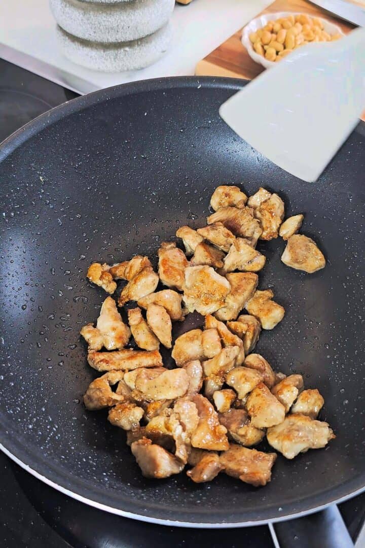 Fried chicken in a black wok.